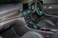 「A45 AMG 4MATIC」にF1イメージの限定車の画像