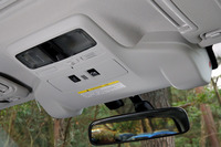 
	今回の改良により、運転支援システムの「アイサイト」は操舵（そうだ）アシスト機能を備えた「バージョン3」に進化した。
	