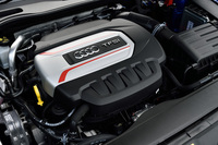 「TTSクーペ」に搭載される2リッター直4直噴ターボエンジン。排気量は他のモデルと共通だが、最高出力は286ps、最大トルクは38.8kgmに高められている。