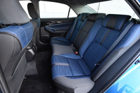 「プルシア」のシート地を選択した、テスト車の後席。