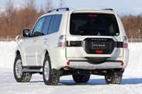 駆動システムには、駆動方式を自動で制御するフルタイム式と、ドライバーが任意で選択可能なパートタイム式の両方の特徴を併せ持つ「スーパーセレクト4WD-II」が採用されている。