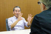 規制のあり方と投入される技術の関係性について語る畑村氏。