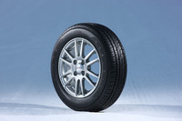 トーヨータイヤの“新ジャンル夏タイヤ”「CFt」。