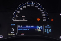 速度計は260km/hまでを表示。220km/hオーバーでのクルージングでもまるで不安感はなかった。