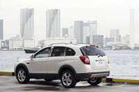 丸いランプを内蔵した大きなテールランプが特徴的なリアビュー。