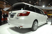 STIチューンの「スバル・エクシーガ」登場の画像