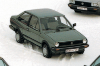 2代目「フォルクスワーゲン・ポロ」。放射状デザインではないホイールキャップを採用していた。