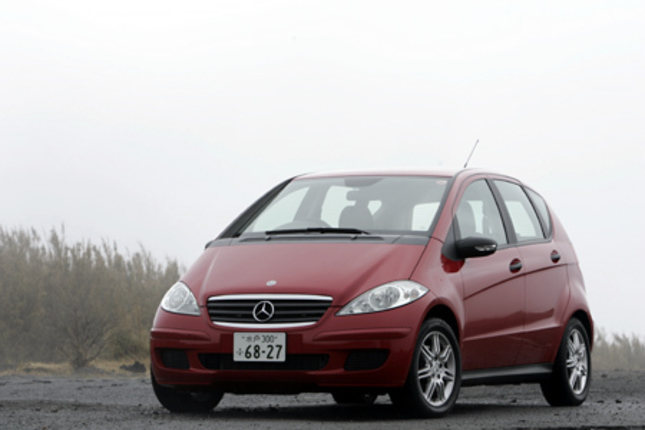 【スペック】全長×全幅×全高＝3850×1765×1595mm／ホイールベース＝2570mm／車重＝1310kg／駆動方式＝FF／1.7リッター直4SOHC 8バルブ（116ps/5500rpm、15.8kgm/3500-4000rpm）／価格＝252万円（テスト車＝262万5000円／16インチ7ツインスポークアルミホイール＋本革巻きステアリングホイール＝10万5000円）