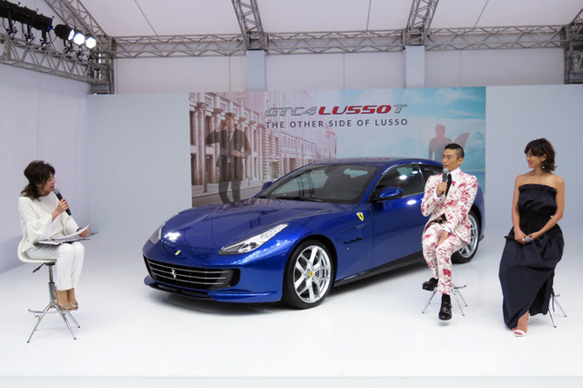 フェラーリがV8ターボ、4人乗りの「GTC4ルッソT」を発表 【ニュース