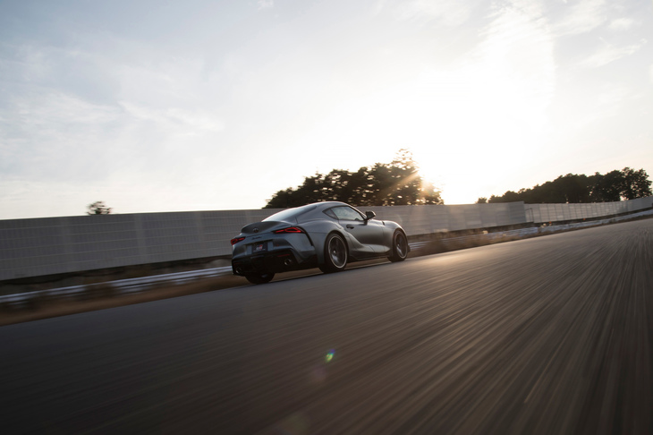 トヨタ・スープラ（ドライビング）