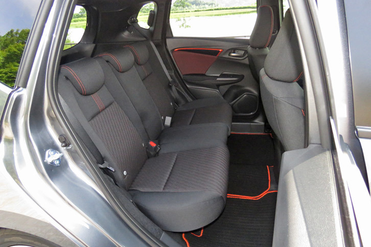 ホンダ・フィットRS Honda SENSING（リアシート）