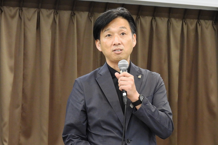 三菱自動車 デザイン本部 プログラム・デザイン・ダイレクターの吉峰典彦氏。