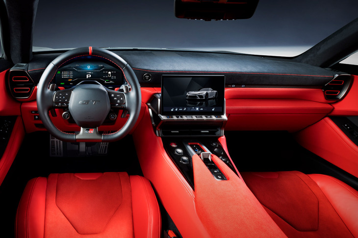 インストゥルメントパネルまわりの広報画像。スパルタンな外装と比べると、内装は乗用車然とした上質な仕立てだ。