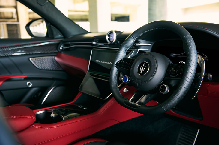 「グレカーレ トロフェオ“ネロ インフィニート”」のインテリア。