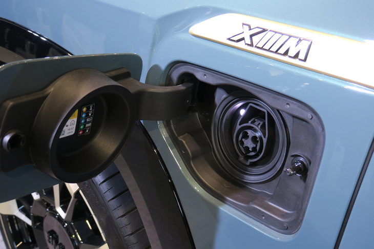 BMW XM（充電口）