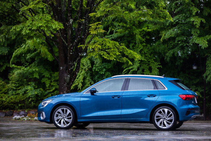 「A3スポーツバック ファーストエディション」のボディーサイズは全長×全幅×全高＝4345×1815×1450mm、ホイールベースは2635mm。