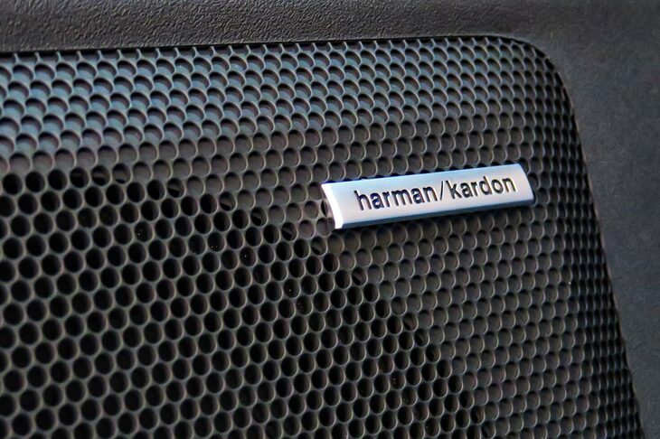 スバル・ソルテラ（harman/kardonスピーカー）