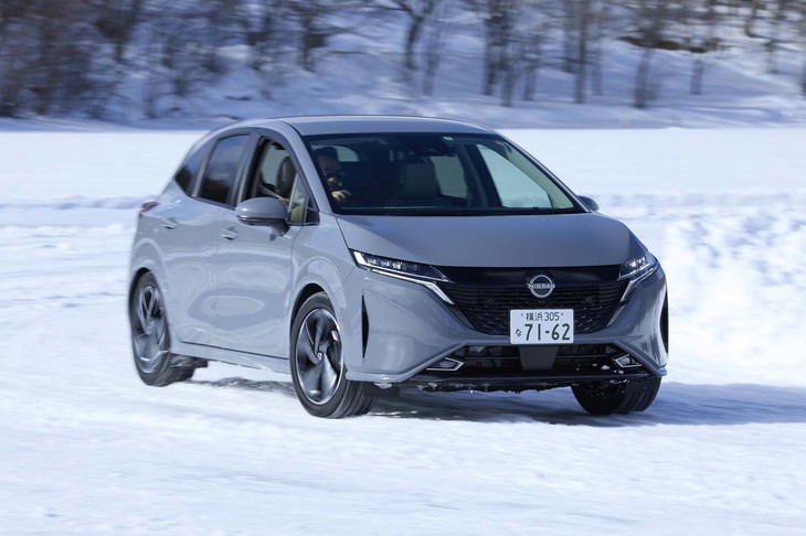 まずは「ノート オーラG Fourレザーエディション」でコースイン。