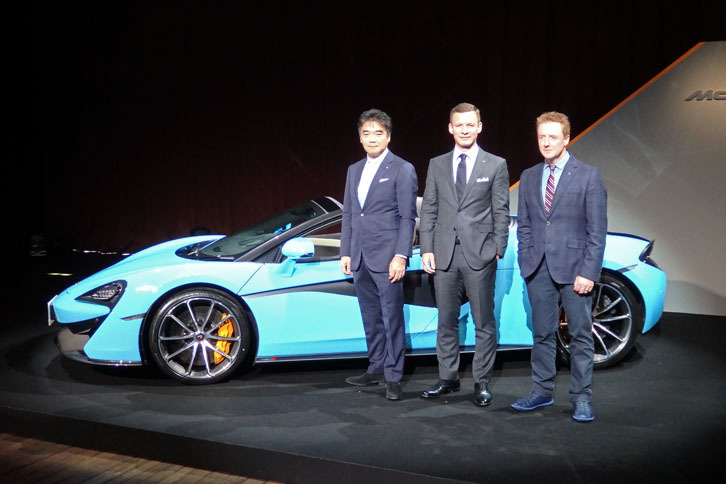 左からマクラーレン・オートモーティブ・アジア日本支社代表の正本嘉宏氏、マクラーレン・オートモーティブ・アジア マネージング・ディレクターのジョージ・ビッグス氏、マクラーレン・オートモーティブ デザイン・オペレーションズ・ヘッドのマーク・ロバーツ氏。