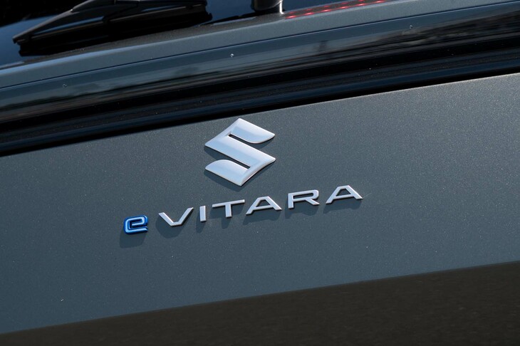 エンジン車の「VITARA（ビターラ）」は、日本では「エスクード」と呼ばれていたが、この新型電動SUVについては、日本でもeビターラという車名で呼ばれることになりそうだ。