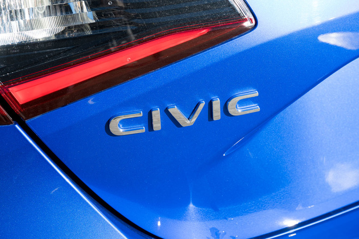 「シビックe：HEV」はエリートの乗るクルマではあるものの、販売台数は「プリウス」の10分の1以下……。