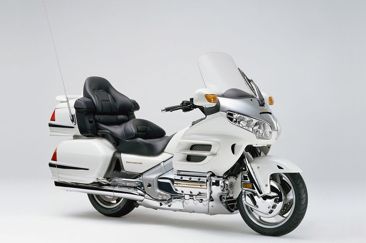 1988年に登場した5代目（写真）で、「ゴールドウイング」は1.5リッターからさらに排気量を拡大し1.8リッターに。一方で車重を1kg軽量化するなどしてパフォーマンスアップが図られた。