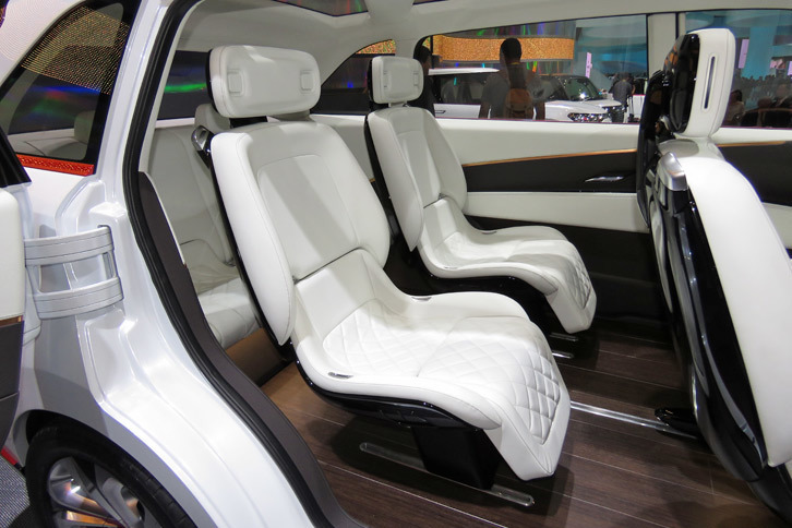 ダイハツDNマルチシックス（2列目シート）