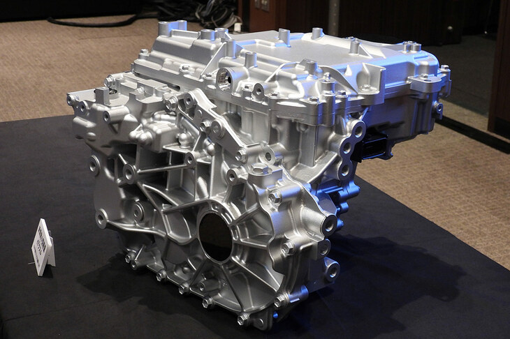 スズキが独自に開発を進めている、軽量小型のeアクスル。スズキでは2025年にEVの市場投入を開始する予定だが、こちらは「その後の世代のモデルに搭載する予定のもの」とのこと。