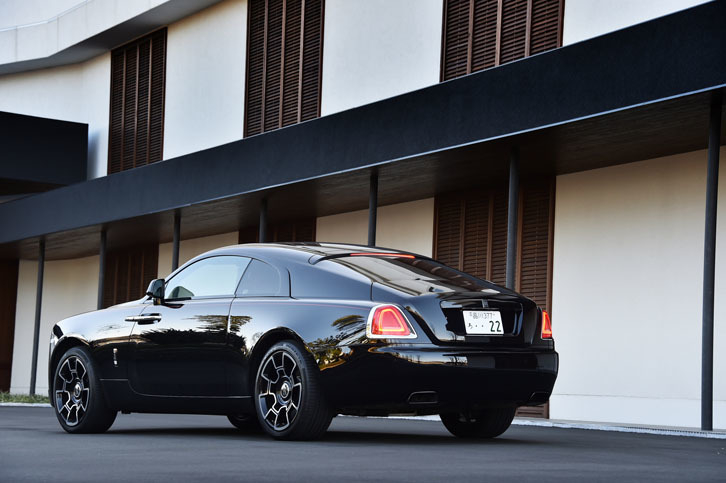 ロールス・ロイスのカスタマイズモデル「レイス ブラックバッジ」。日本では2016年5月に受注が開始された。