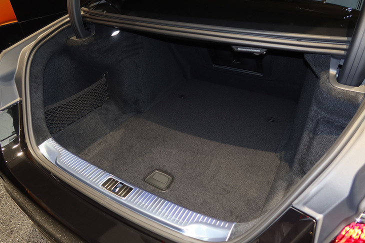 メルセデス・ベンツS580 4MATICロング ナイトエディション（トランクルーム）