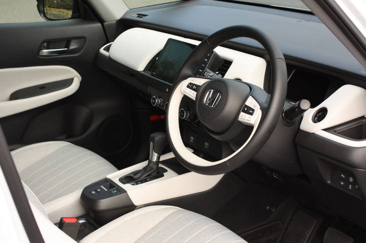 「フィット ホーム」のインテリア。内装色はソフトグレー。