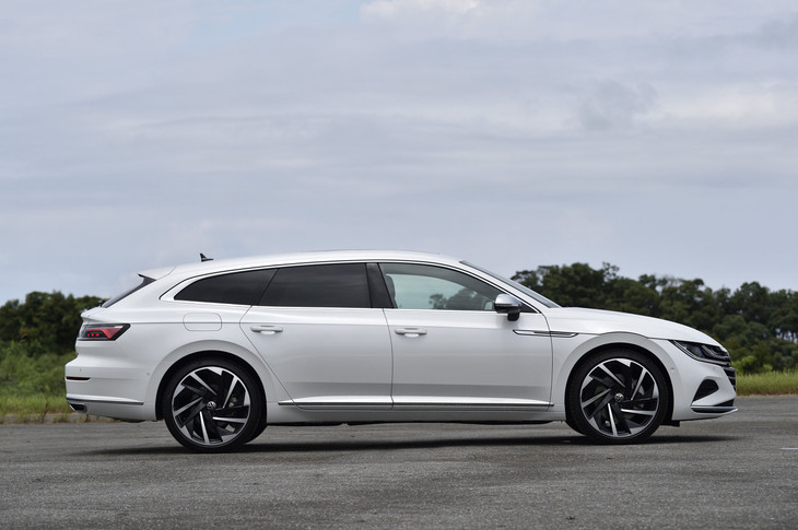 4ドアクーペをベースにして、スタイリッシュなステーションワゴン風に仕立て上げられた「アルテオン シューティングブレーク」。ボディーサイズは4ドアクーペ「アルテオン」と同寸となる。