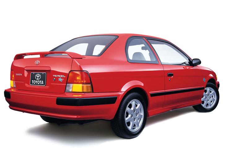 「トヨタ・ターセル2ドアセダン」。1994年から1999年までつくられた5代目ターセル。北米市場専用モデルだが、トヨタ最後の2ドアセダンとなった。