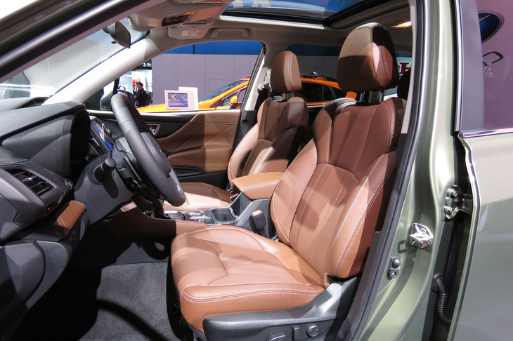 インテリアカラーは、写真のブラウンを含む全4色がラインナップされる。