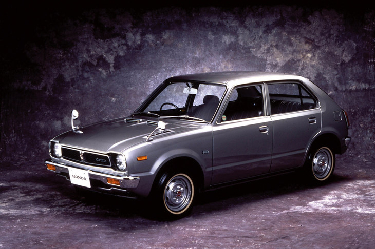 CVCCエンジンを搭載した「シビックCVCC DX」（1973年12月）。写真は量産第1号車である。