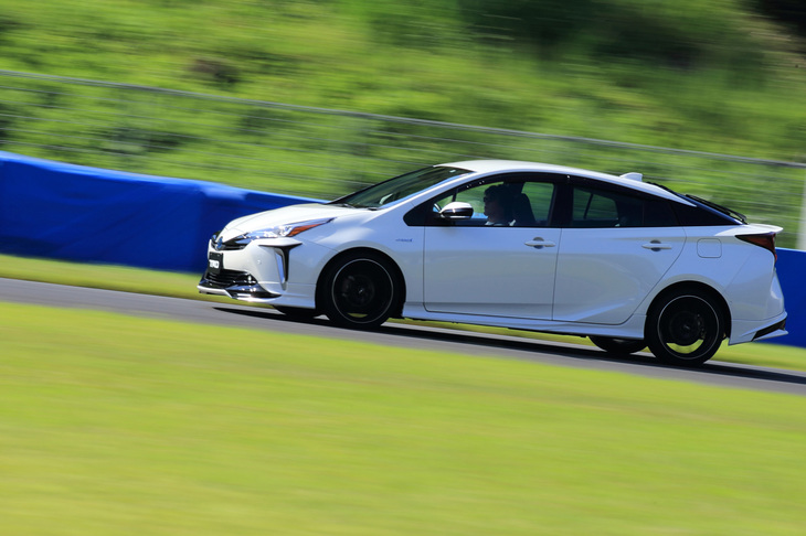 エアロパーツの開発に際しては、車両の前後バランスや、サスペンションやタイヤとの兼ね合い、そして空気の流れを整えることを重視しているというTRD。いたずらにダウンフォースを増やすのではなく、クルマ全体でバランスを取ることをテーマとしていた。