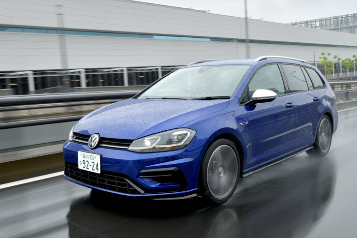 「ゴルフR」と「ゴルフRヴァリアント」には四輪駆動システムの「4MOTION」が標準で装備されるほか、「R」専用のスポーツサスペンションが備わる。