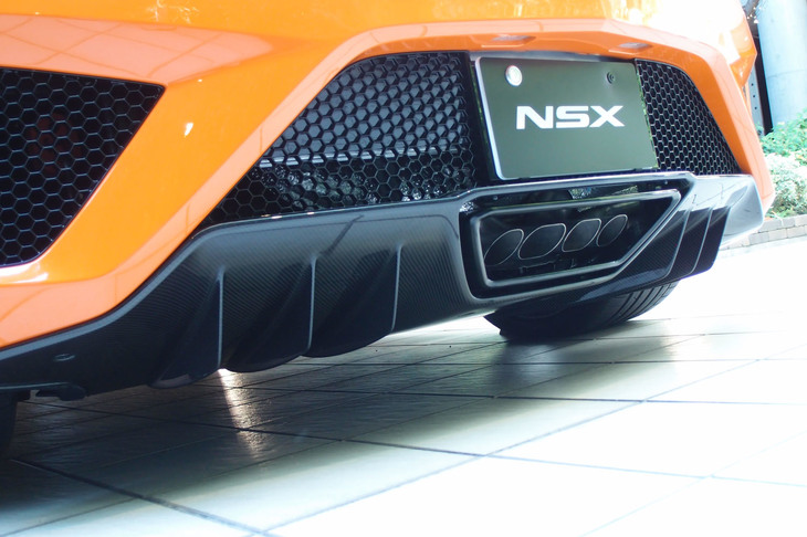 ホンダNSX（ディフューザーおよびマフラーエンド）