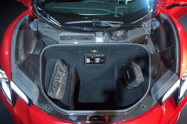 フェラーリ296GTB（ラゲッジスペース）