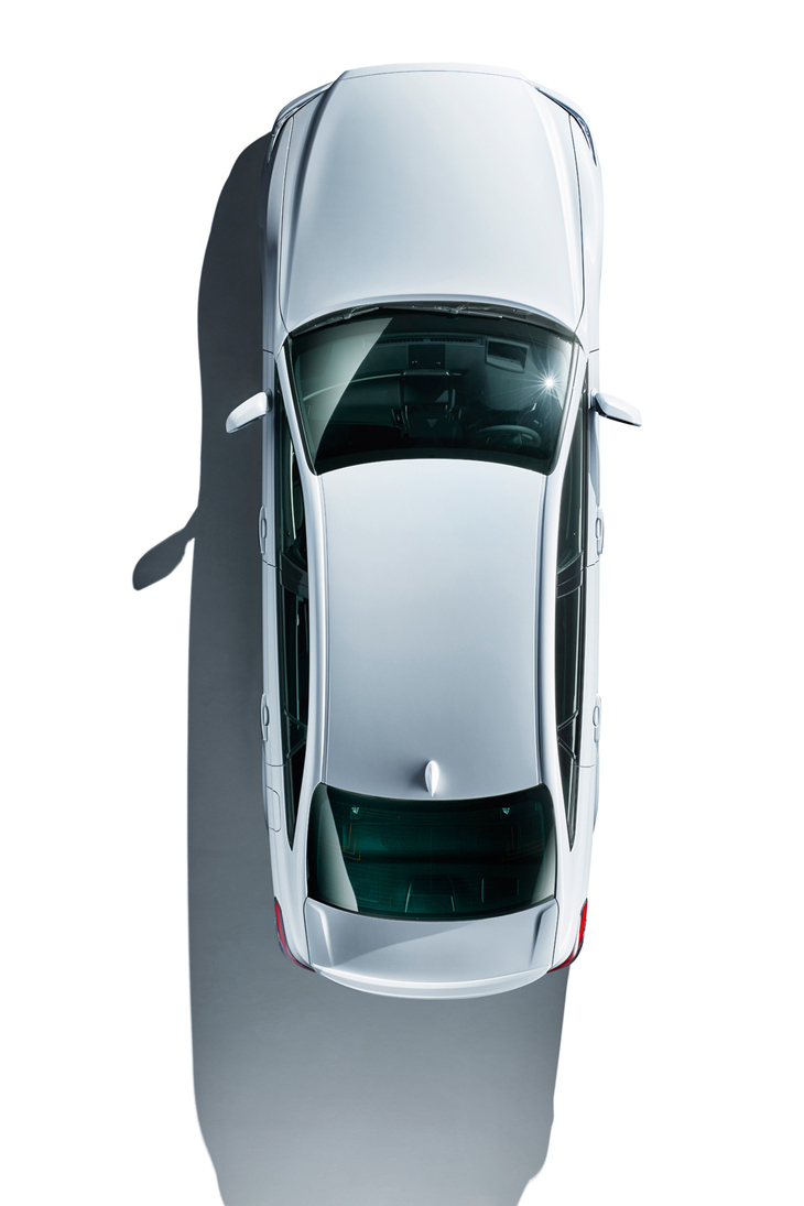 ボディーサイズは全長×全幅×全高＝4910×1800×1455mm。ジャスト1.8mという全幅は、全長4.9mを超えるラージサイズセダンとしては非常にスリムといえる。