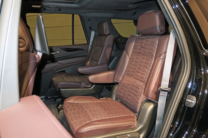 キャデラック・エスカレード スポーツ（2列目シート）