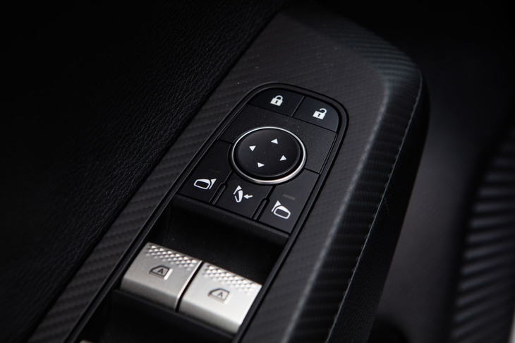 三菱アウトランダー（ドアミラー調整スイッチ）