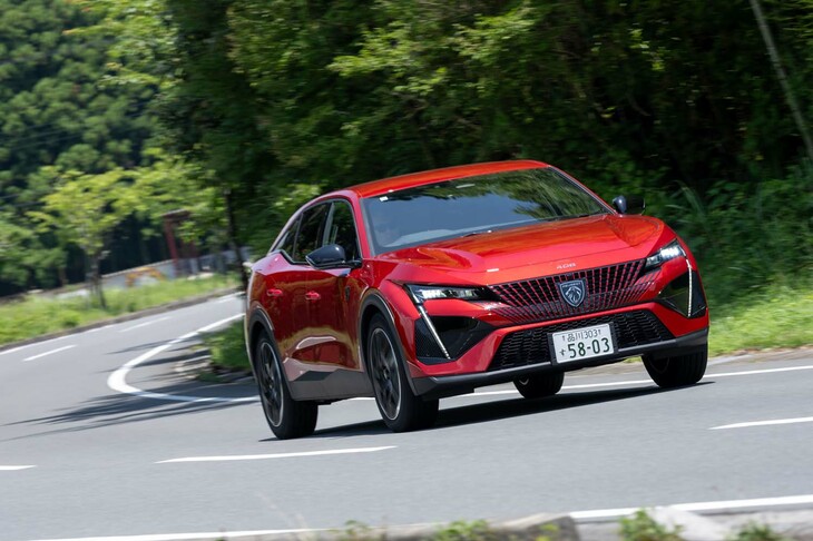 今回の試乗車は1.2リッターターボエンジンを搭載した「プジョー408 GT」。1.2リッターにはエントリーグレード「アリュール」もあるが、そちらは受注生産モデルとなる。