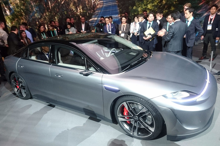 「CES 2020」でソニーが発表した「VISION-S（ビジョン エス）」。モビリティーにおける“安心・安全”に加え、快適さやエンターテインメント性なども追求する、ソニーの取り組みを体現したコンセプトカーと説明されている。