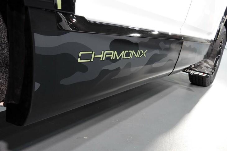 三菱デリカD：5 CHAMONIX SNOW GEAR（サイドデカール）