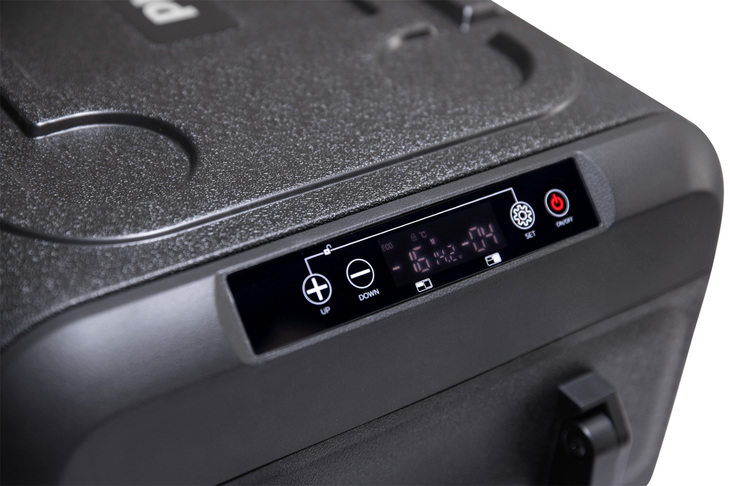 1℃単位で－22～20℃までの温度設定が可能。それに合わせた自動運転・停止機能も備わる。