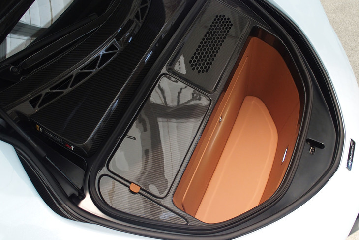 マクラーレン・スピードテール（フロントラゲッジスペース）