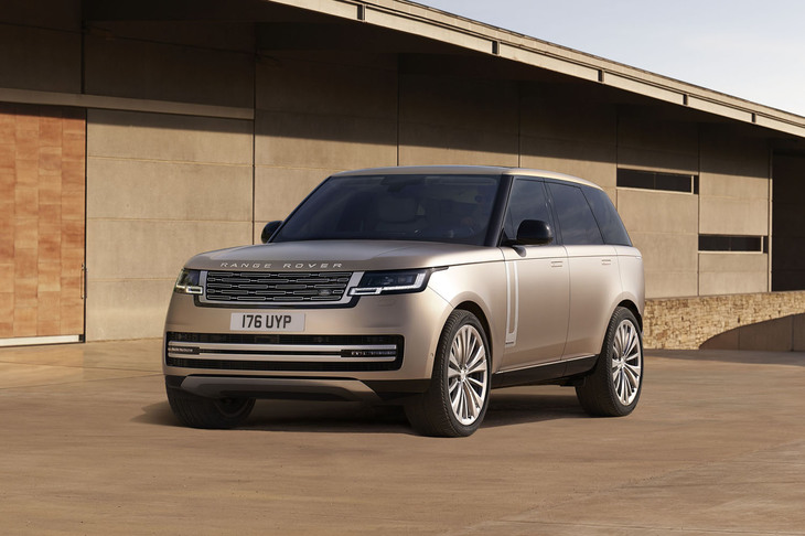 日本でも受注が始まった新型「レンジローバー」（5代目）。オフロードカーとして妥協することなく第一級のプレステージカーを目指すという開発姿勢はこれまでと変わらない。