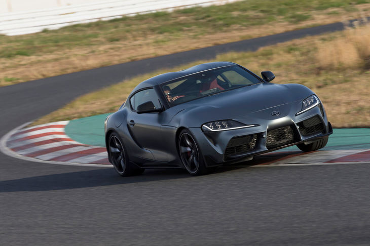 トヨタ・スープラ（ドライビング）