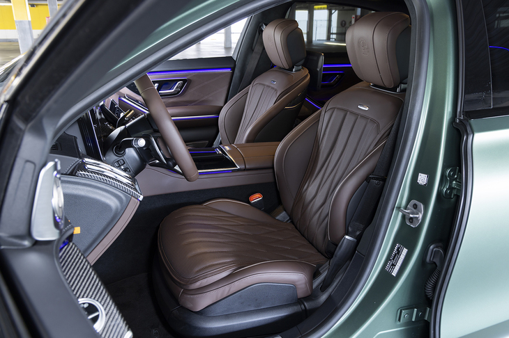 「MANUFAKTURエクスクルーシブ」で選べる内装色は全25色。黄緑や黄色などをチョイスして、どの外装色と組み合わせるか悩むのも楽しそうだ。